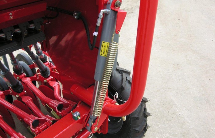 Polonez - siłownik do znaczników przejazdu